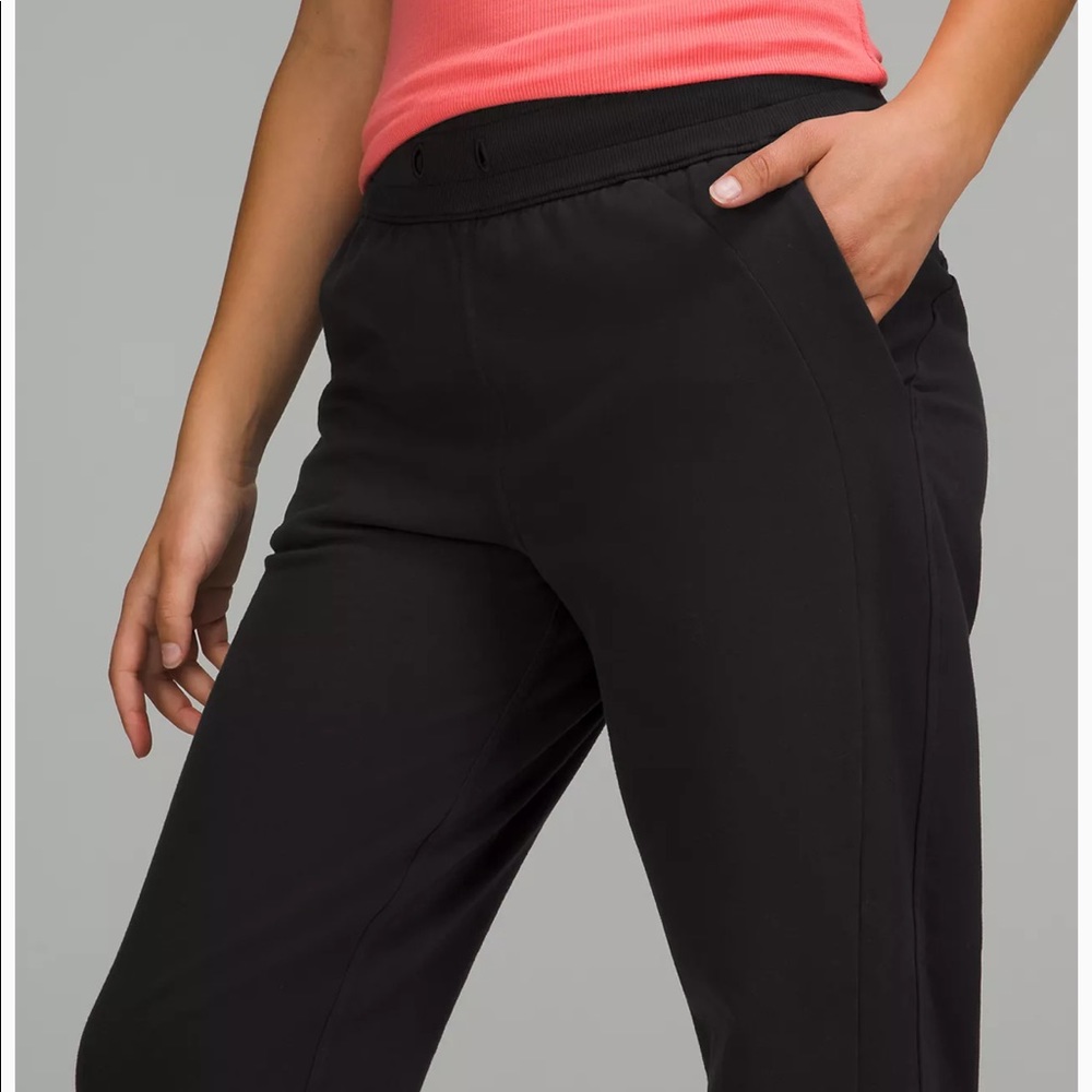 lululemon athletica high rise French terry scuba jogger in black size 6